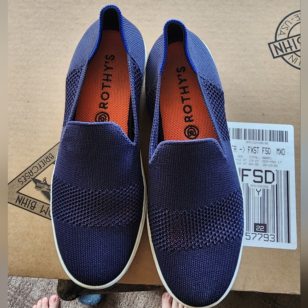Rothys sz 8 Slip On Sneaker Navy Blue EUC - Picture 2 of 11